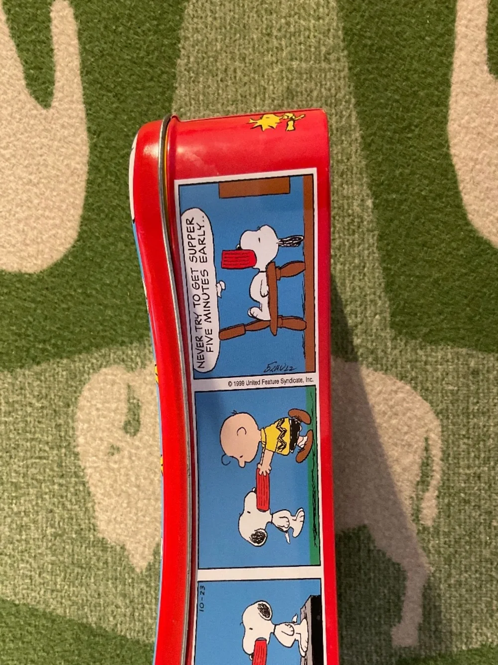 Vintage Peanuts Snoopy and Woodstock Bone shaped collectors tin 1999